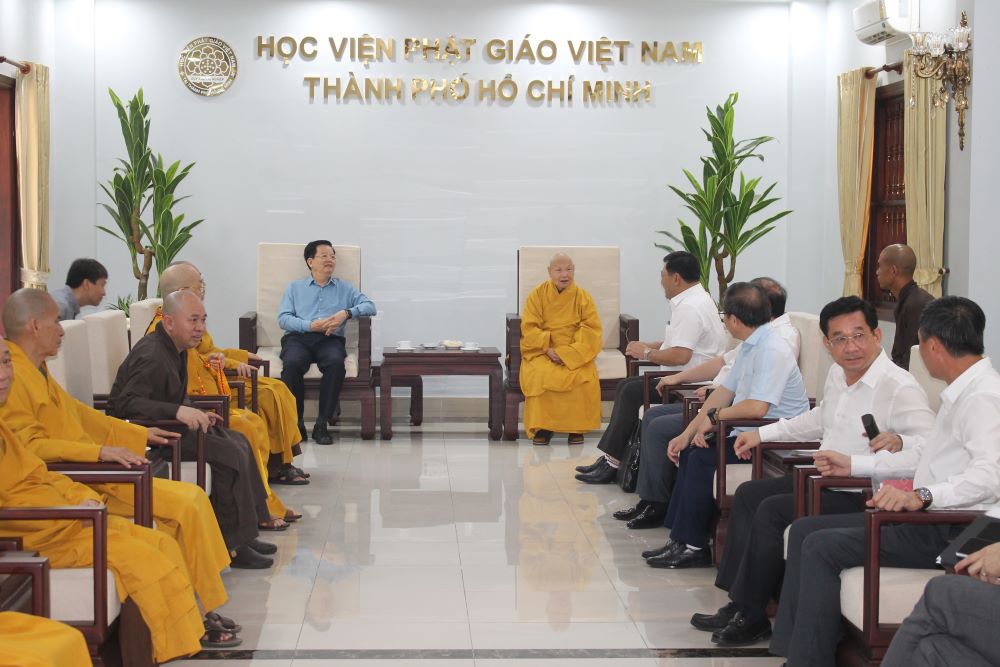 Phó Thủ tướng Mai Văn Chính thị sát và làm việc với Ban tổ chức Đại lễ Vesak Liên hợp quốc 2025. Ảnh; Chu Khôi.