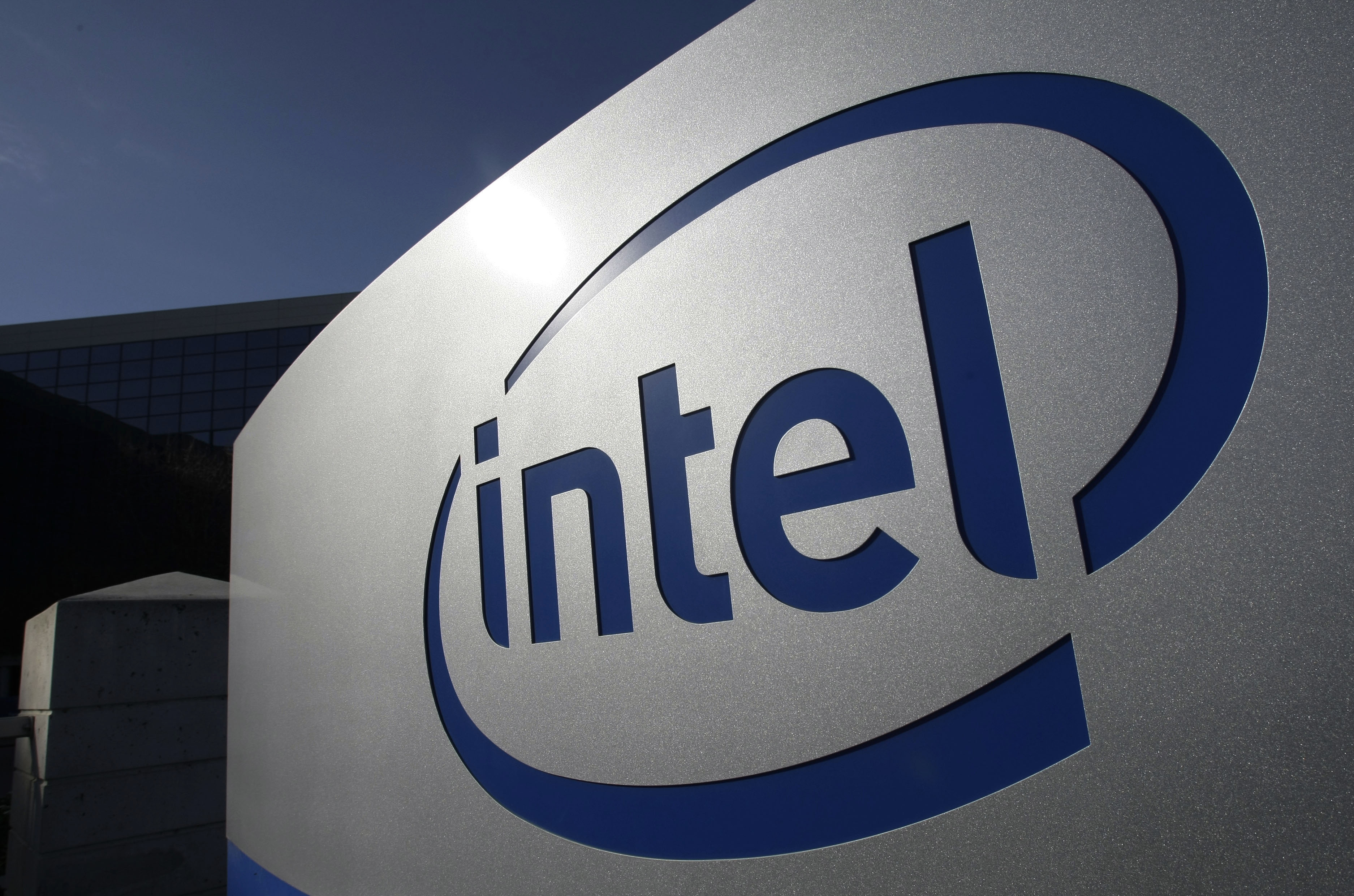 Từng dẫn đầu ngành công nghệ, Intel giờ đây đã bị các đối thủ bỏ xa về vốn hóa. Ảnh: AP