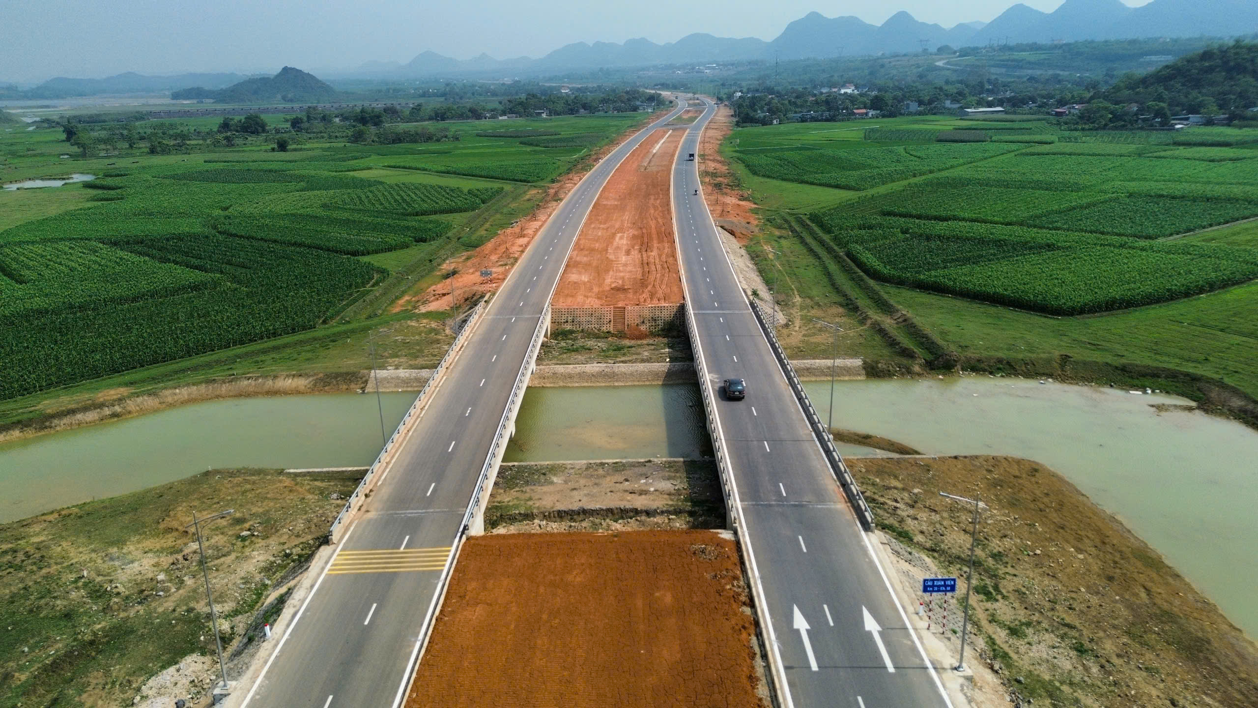 Dự &aacute;n x&acirc;y dựng mới 4 c&acirc;y cầu