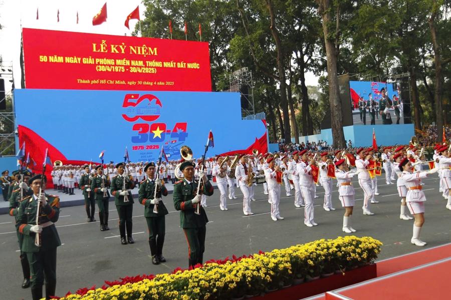 At the national celebration of the 50th anniversary of the liberation of the South and national reunification held in Ho Chi Minh City on April 30 morning (Source:VNA)