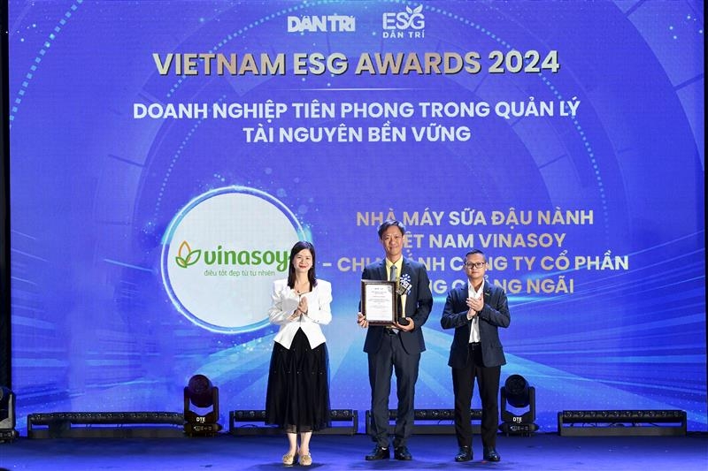 Vinasoy tự h&agrave;o được vinh danh tại Vietnam ESG Awards lần thứ nhất.