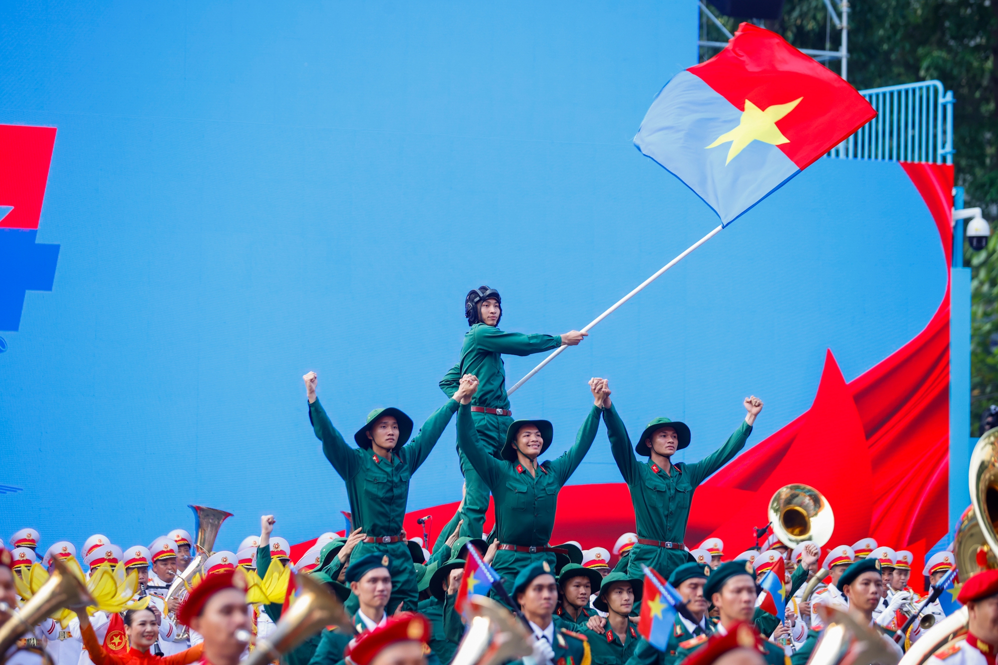 Chương trình nghệ thuật “Rạng rỡ non sông Việt Nam” tại Lễ kỷ niệm 50 năm Ngày Giải phóng miền Nam và thống nhất đất nước sáng 30/4. Ảnh: VGP.