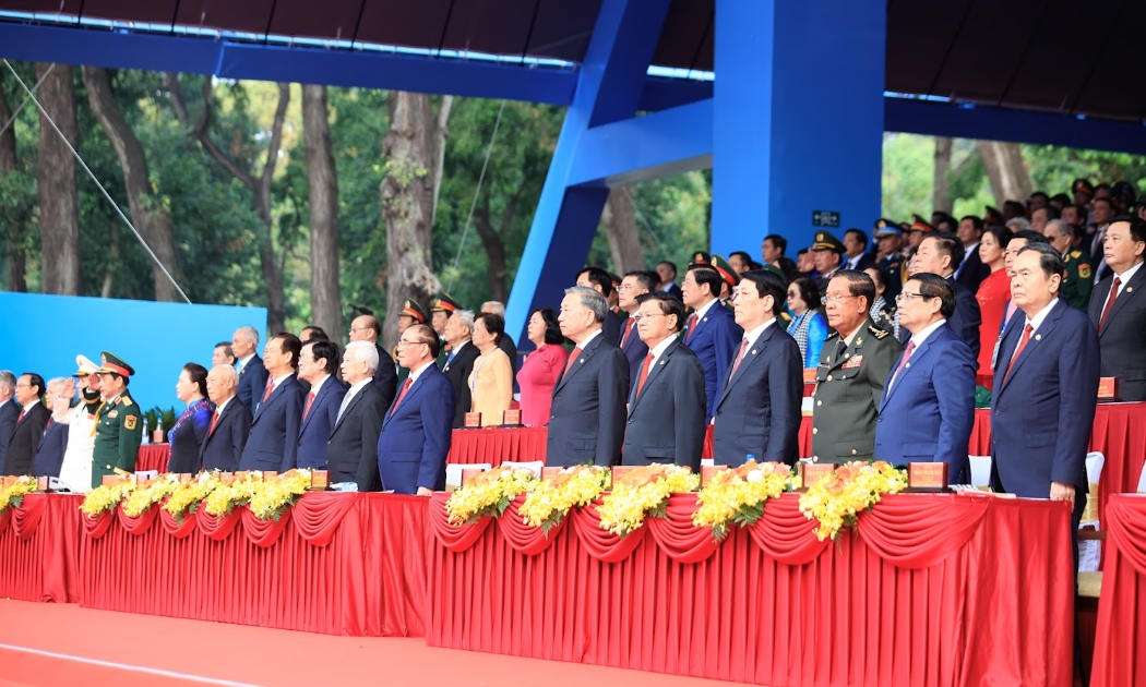 Tổng Bí thư Tô Lâm và các đồng chí Lãnh đạo, nguyên Lãnh đạo Đảng, Nhà nước cùng các vị khách quốc tế và đại biểu dự buổi lễ - Ảnh: VGP/Nhật Bắc.