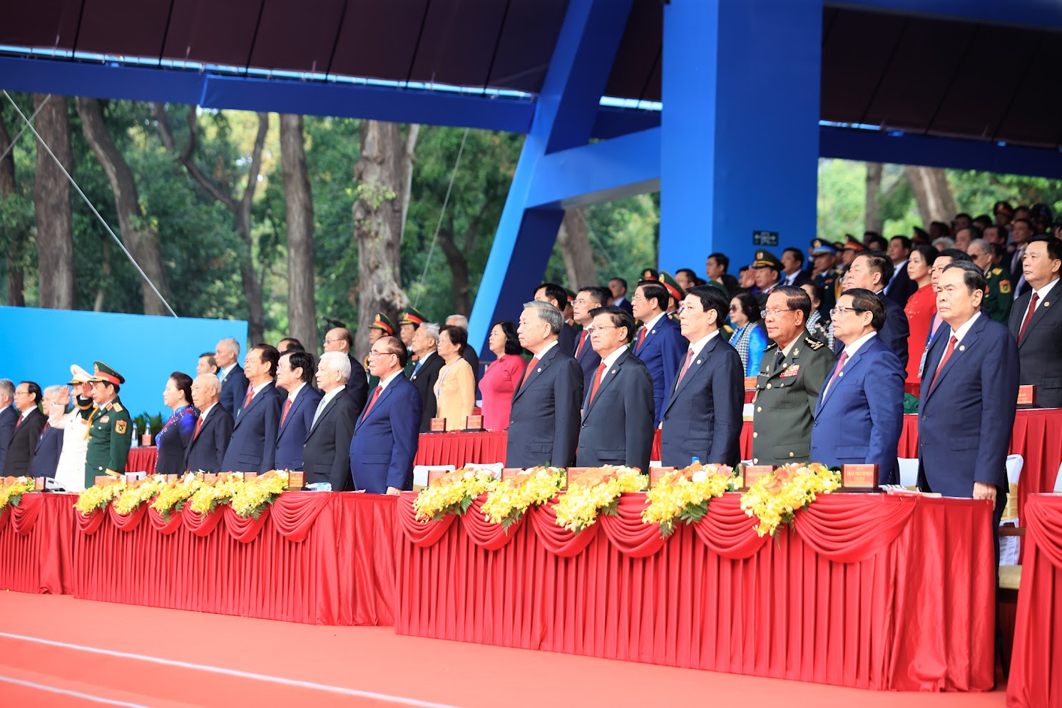 Tổng Bí thư Tô Lâm và các đồng chí Lãnh đạo, nguyên Lãnh đạo Đảng, Nhà nước cùng các vị khách quốc tế và đại biểu dự buổi lễ - Ảnh: VGP/Nhật Bắc.