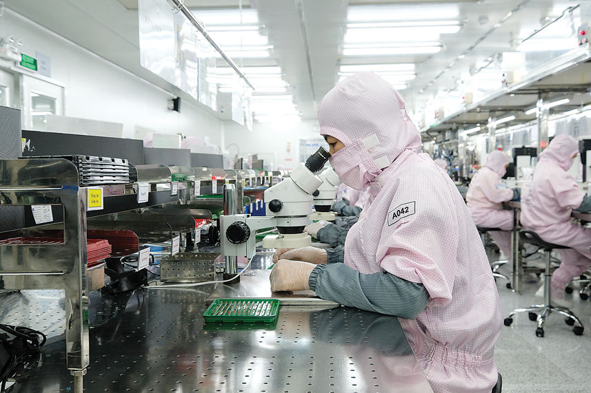 Giai cấp công nhân là lực lượng đi đầu trong sự nghiệp công nghiệp hóa, hiện đại hóa. 