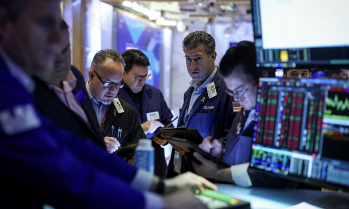 Chứng khoán Mỹ tăng điểm mạnh sau báo cáo việc làm, giá dầu giảm sâu hơn