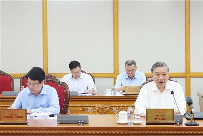 Tổng Bí thư Tô Lâm chủ trì cuộc họp của Bộ Chính trị, Ban Bí thư về sắp xếp tổ chức bộ máy và đơn vị hành chính các cấp - Ảnh: TTXVN