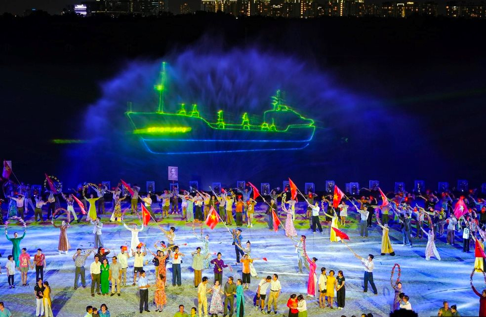 Lễ hội S&ocirc;ng nước TP.HCM lần thứ 2 thu h&uacute;t lượng lớn kh&aacute;ch du lịch đến Th&agrave;nh phố.