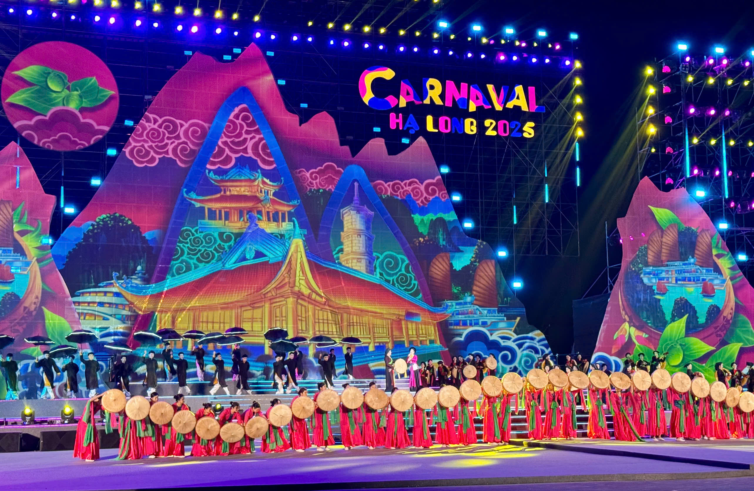 Chương trình Carnaval Hạ Long 2025 thu hút đông đảo du khách 