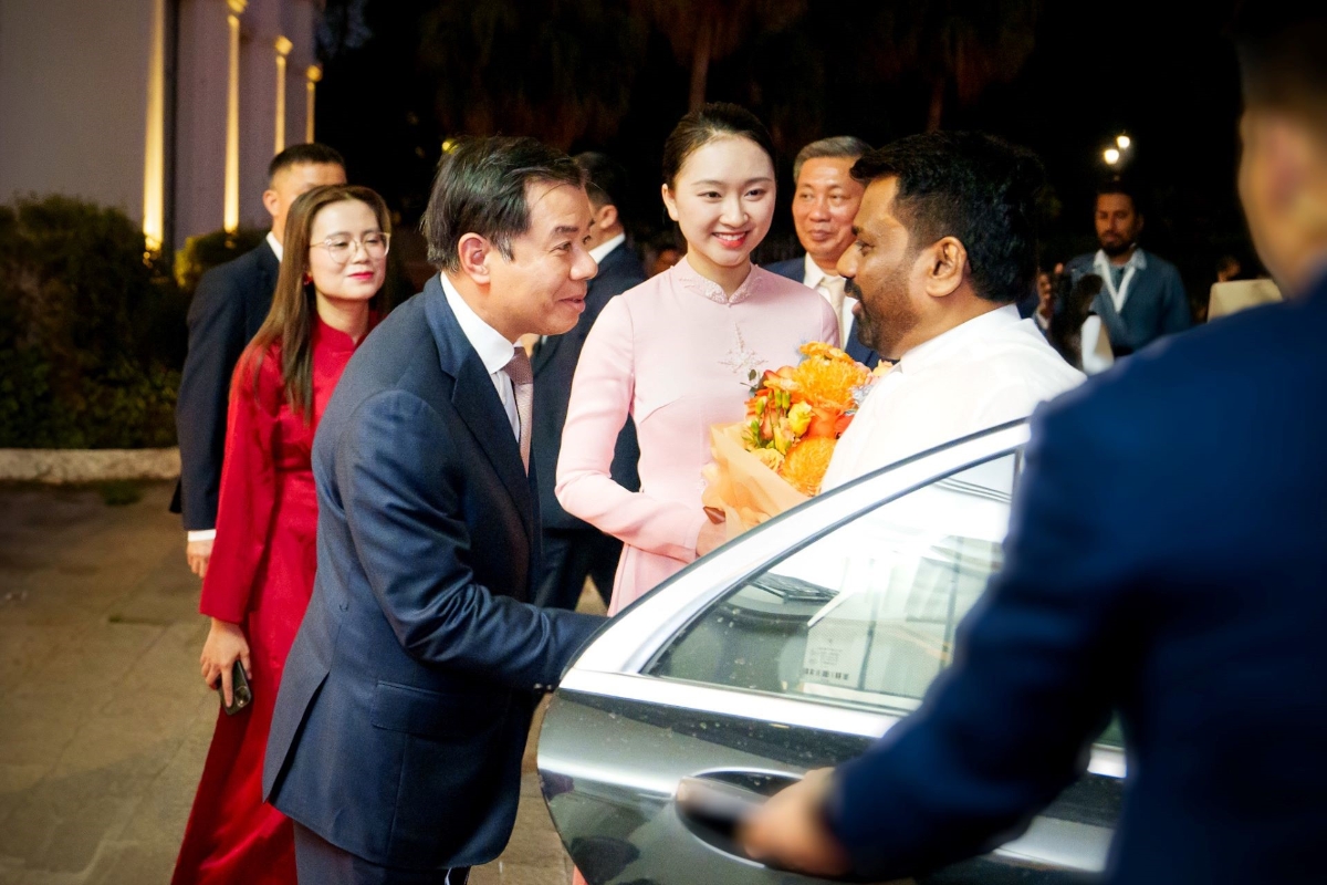Tổng thống nước Cộng hòa Xã hội Chủ nghĩa Dân chủ Sri Lanka Anura Kumara Dissanayake và đoàn đại biểu đến thăm và làm việc tại Tập đoàn Vingroup chiều tối ngày 4/5/2025.