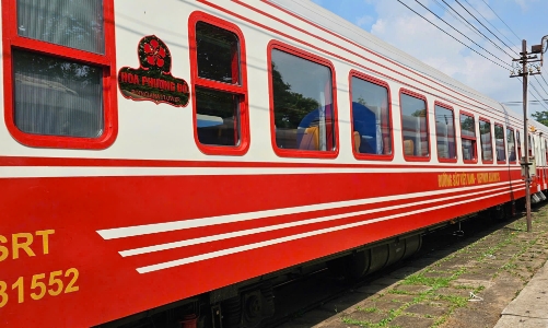 Chính thức vận hành chuyến tàu đặc biệt “Hoa Phượng Đỏ” tuyến Hà Nội – Hải Phòng