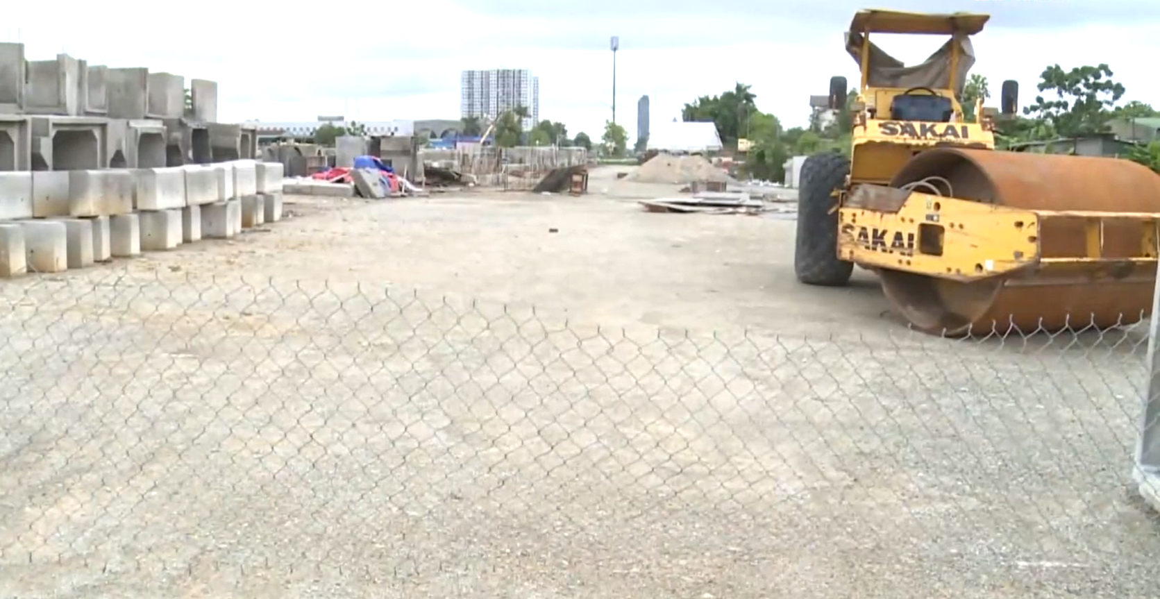 Dự án đường Hàm Nghi kéo dài (thành phố Hà Tĩnh) với tổng vốn đầu tư 575 tỷ đồng hiện đang chậm tiến độ, do vẫn còn vướng giải phóng mặt bằng