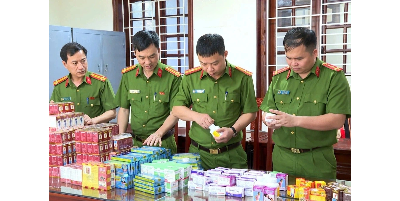 Đấu tranh quyết liệt, ki&ecirc;n quyết xử l&yacute; chặn đứng, đẩy l&ugrave;i nạn h&agrave;ng giả, h&agrave;ng k&eacute;m chất lượng.