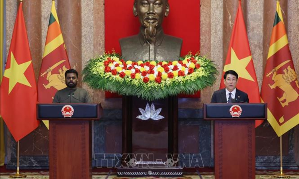 Chủ tịch nước Lương Cường và Tổng thống Sri Lanka Anura Kumara Dissanayaka gặp gỡ báo chí - Ảnh: TTXVN