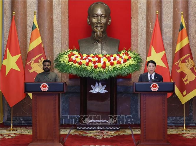 Chủ tịch nước Lương Cường và Tổng thống Sri Lanka Anura Kumara Dissanayaka gặp gỡ báo chí - Ảnh: TTXVN