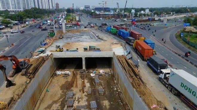 Hầm chui HC1 đã trễ hạn thông xe vào dịp 30/4, dự kiến sẽ thông xe vào ngày 9/5 sắp tới. Ảnh: Anh Tú