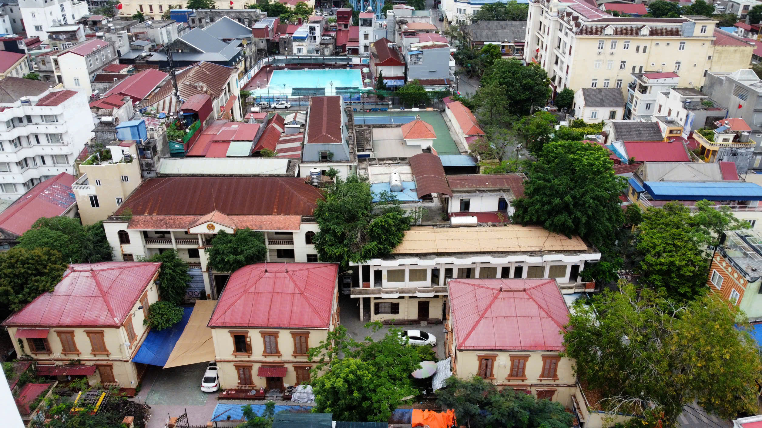 UBND quận Hồng Bàng đề xuất để quận này tiếp tục đấu giá cơ sở nhà đất số 42 Lê Đại Hành (trụ sở quận Hồng Bàng cũ) để thực hiện dự án nhà ở