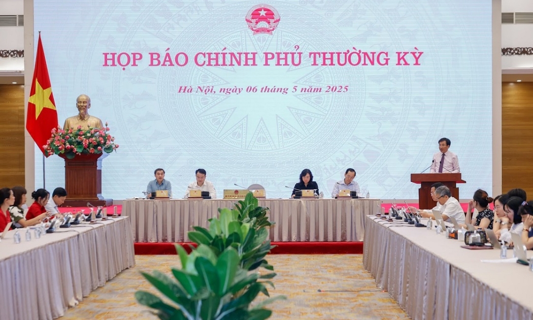 Bộ trưởng, Chủ nhiệm Văn phòng Chính phủ Trần Văn Sơn chủ trì họp báo Chính phủ thường kỳ tháng 4/2025.