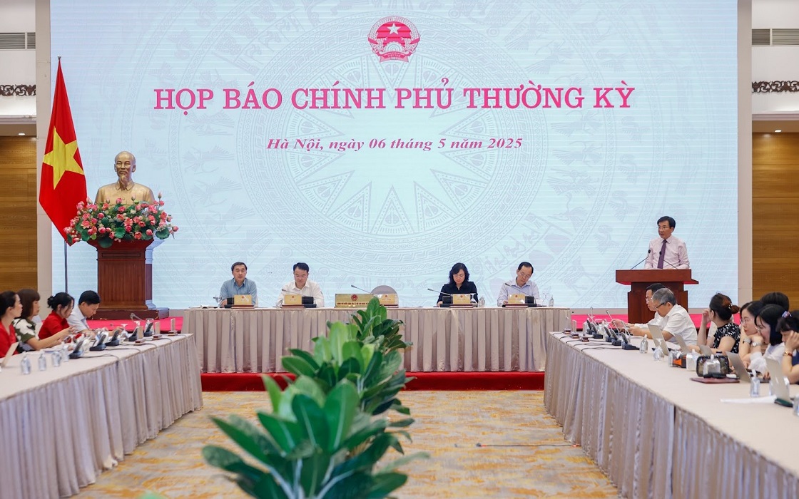 Bộ trưởng, Chủ nhiệm Văn phòng Chính phủ Trần Văn Sơn chủ trì họp báo Chính phủ thường kỳ tháng 4/2025.