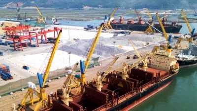 Strengthening Nghi Son Port infrastructure to accelerate Thanh Hoa's economic growth.