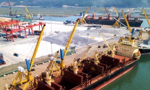 Strengthening Nghi Son Port infrastructure to accelerate Thanh Hoa's economic growth.