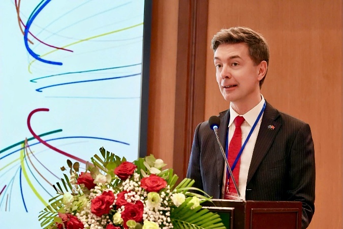 &Ocirc;ng Julien Guerrier, Đại sứ EU tại Việt Nam ph&aacute;t biểu tại Hội thảo.