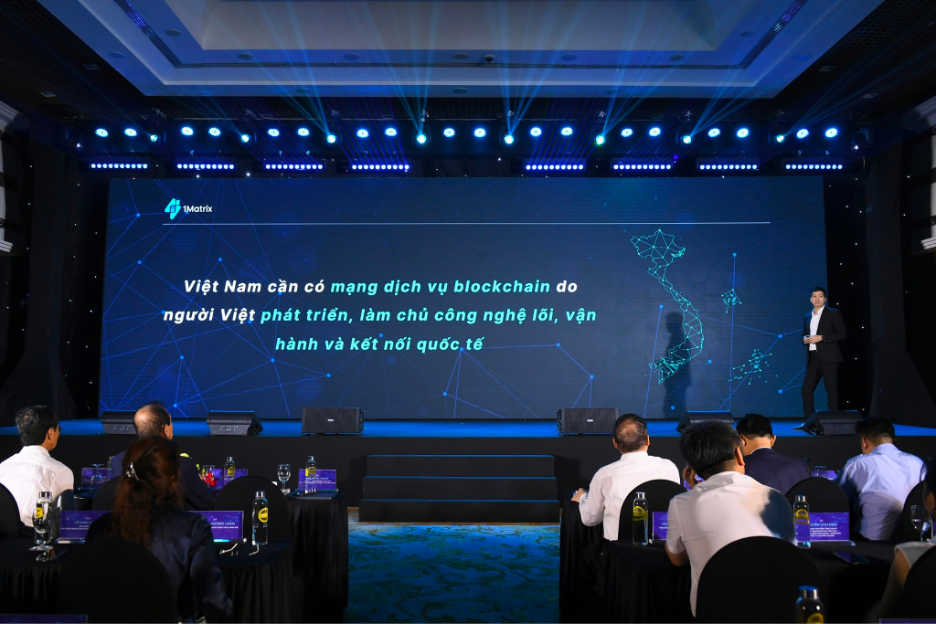  Ông Phan Đức Trung, Chủ tịch Hiệp hội Blockchain Việt Nam phát biểu tại lễ ra mắt 1Matrix.