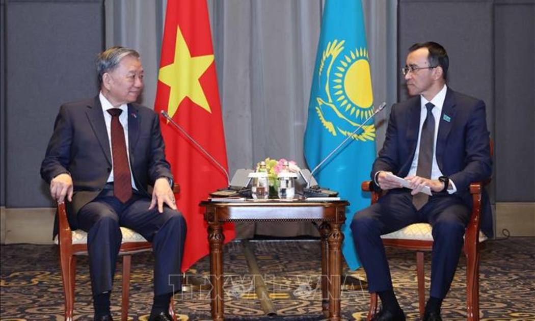 Tổng Bí thư Tô Lâm hội kiến Chủ tịch Thượng viện Cộng hòa Kazakhstan Maulen Ashimbayev - Ảnh: TTXVN