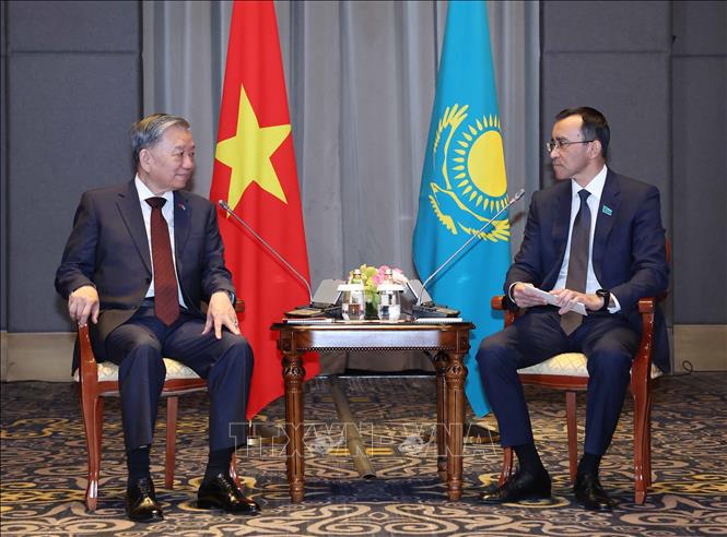 Tổng Bí thư Tô Lâm hội kiến Chủ tịch Thượng viện Cộng hòa Kazakhstan Maulen Ashimbayev - Ảnh: TTXVN
