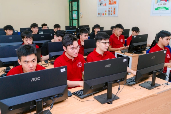 Ngành công nghiệp công nghệ thông tin toàn cầu được dự báo sẽ đạt quy mô 2.000 tỷ USD vào năm 2028, với gần 100 triệu lao động tham gia - Ảnh minh hoạ.