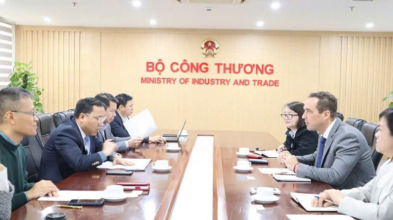 BP l&agrave;m việc tại Bộ C&ocirc;ng thương về việc tham gia dự &aacute;n LNG tại Thanh H&oacute;a. Ảnh Cổng th&ocirc;ng tin Bộ C&ocirc;ng Thương