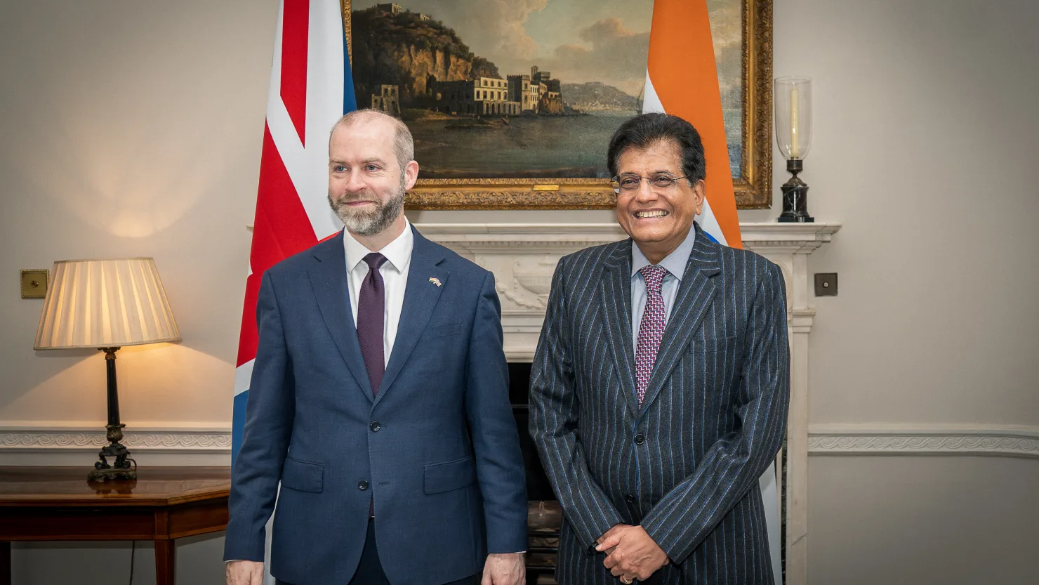 Bộ trưởng Bộ Kinh doanh v&agrave; Thương mại Anh Jonathan Reynolds v&agrave; Bộ trưởng Bộ Thương mại v&agrave; C&ocirc;ng nghiệp Ấn Độ,Piyush Goyal tại đ&agrave;m ph&aacute;n thương mại ở London - Ảnh: Bộ Kinh doanh v&agrave; Thương mại Anh