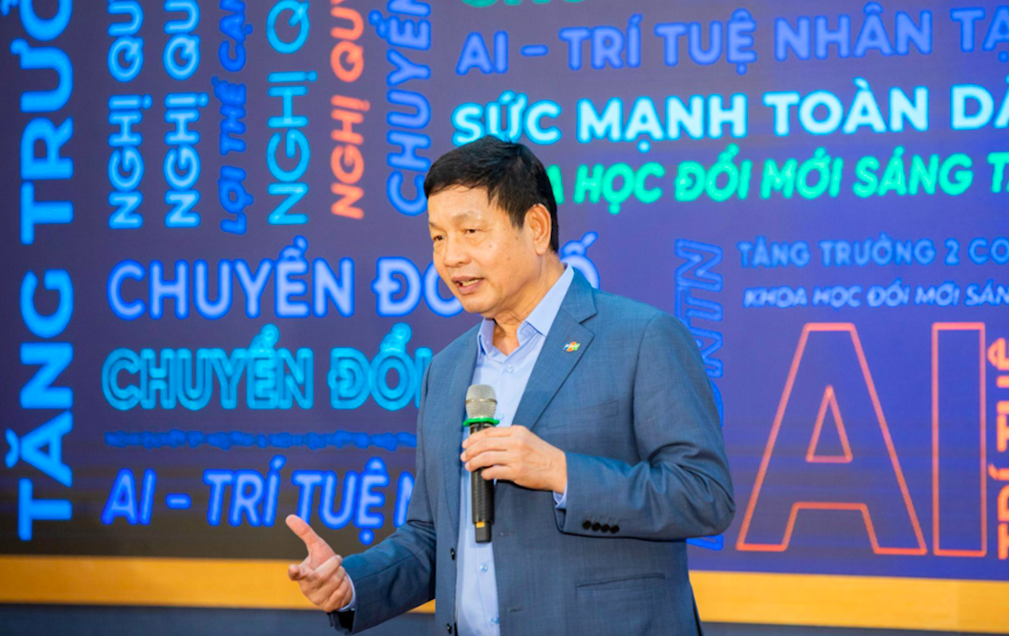 Chủ tịch FPT chia sẻ tại sự kiện.