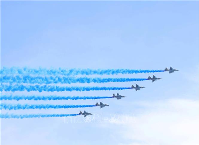 Lực lượng Kh&ocirc;ng qu&acirc;n Kazakhstan tr&igrave;nh diễn tại lễ duyệt binh - Ảnh: TTXVN