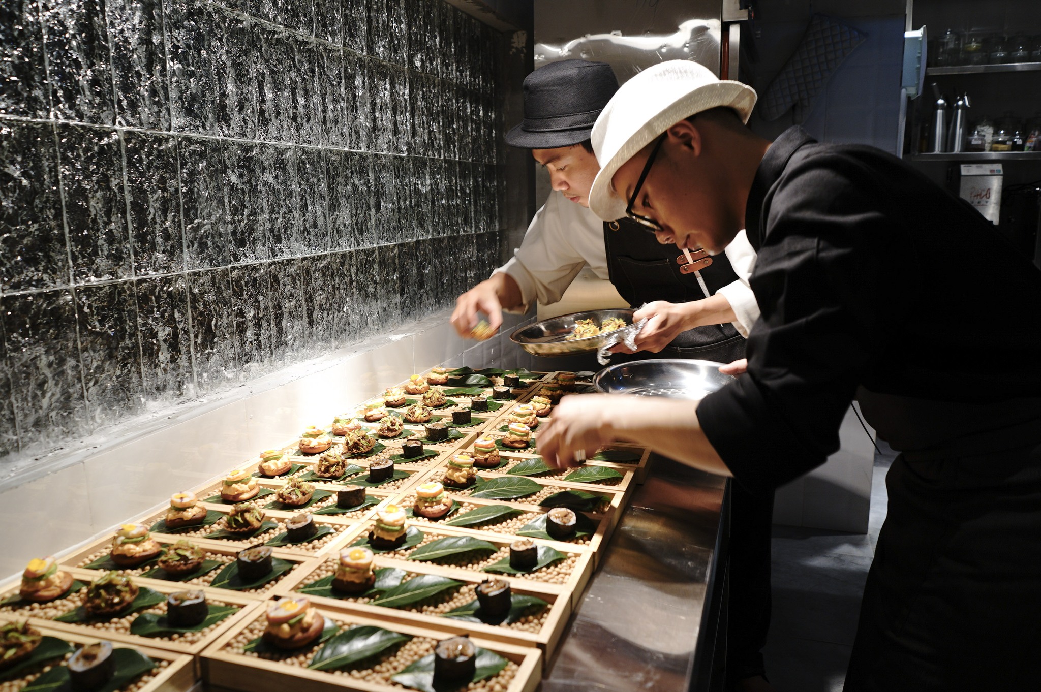 N&eacute;n Danang trở th&agrave;nh nh&agrave; h&agrave;ng được Michelin trao tặng Ng&ocirc;i sao xanh Michelin đầu ti&ecirc;n tại Việt Nam nhờ cam kết ẩm thực bền vững.