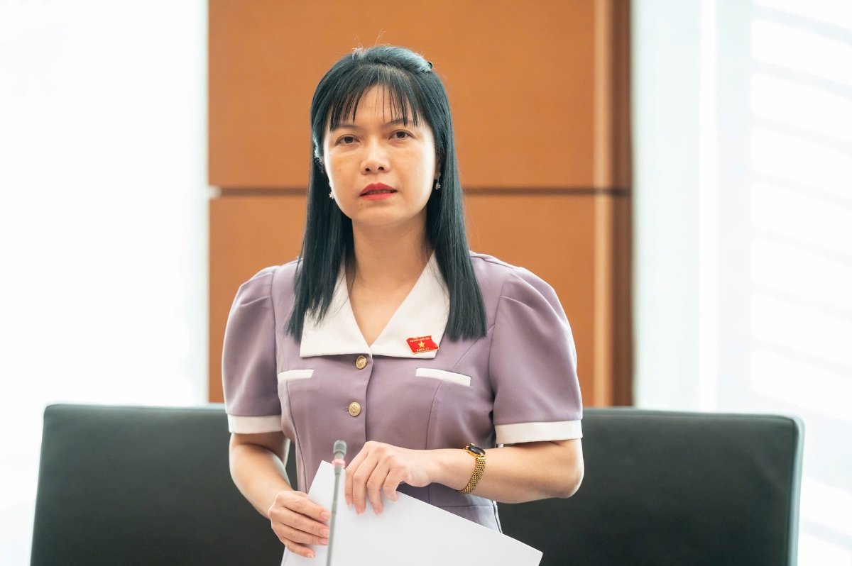 Đại biểu Tạ Thị Y&ecirc;n ph&aacute;t biểu thảo luận.