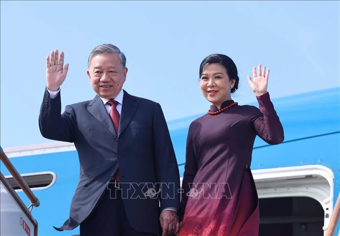 Chiều 7/5 (theo giờ địa phương), chuyên cơ chở Tổng Bí thư Tô Lâm và Phu nhân cùng Đoàn đại biểu cấp cao Việt Nam đến sân bay quốc tế Heydar Aliyev, thành phố Baku, Azerbaijan - Ảnh: TTXVN