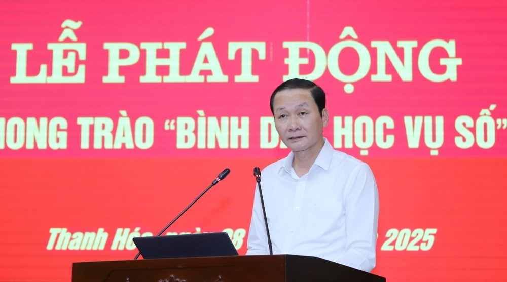 Chủ tịch UBND tỉnh Thanh Ho&aacute; Đỗ Minh Tuấn ph&aacute;t động phong tr&agrave;o &ldquo;B&igrave;nh d&acirc;n học vụ số&rdquo; tr&ecirc;n địa b&agrave;n tỉnh.