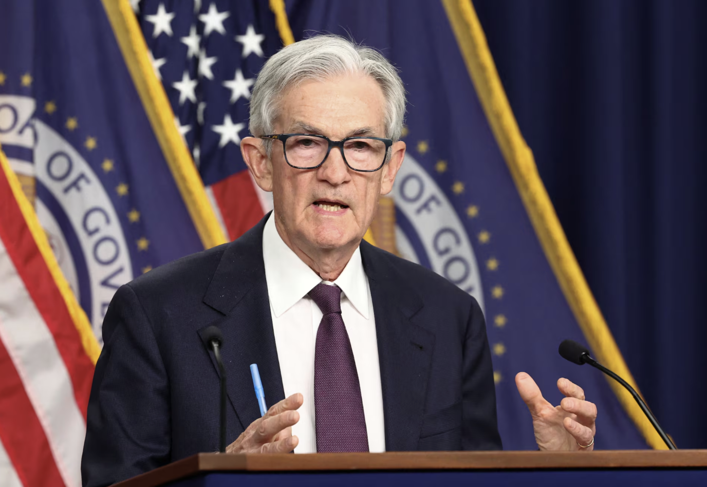 Chủ tịch Fed Jerome Powell tại họp báo ngày 7/5 ở Washington DC - Ảnh: Reuters.