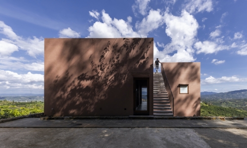 Những ngôi nhà màu đất bền vững