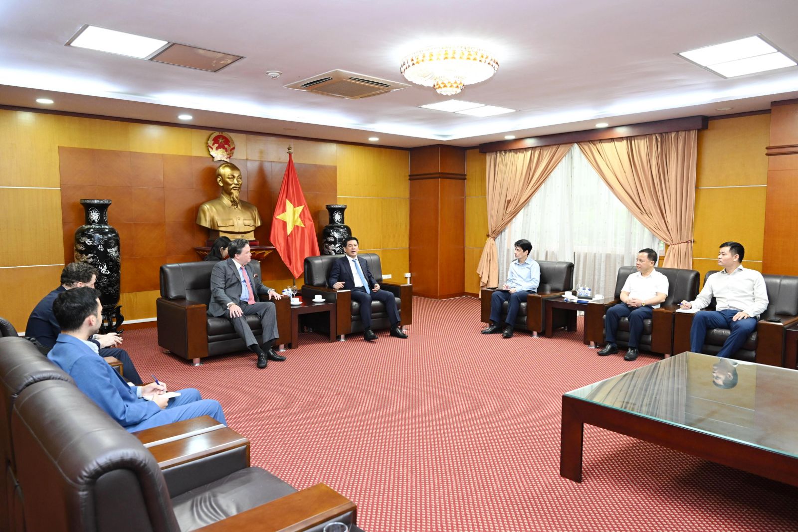 Cuộc l&agrave;m việc diễn ra&nbsp;tại trụ sở Bộ C&ocirc;ng Thương