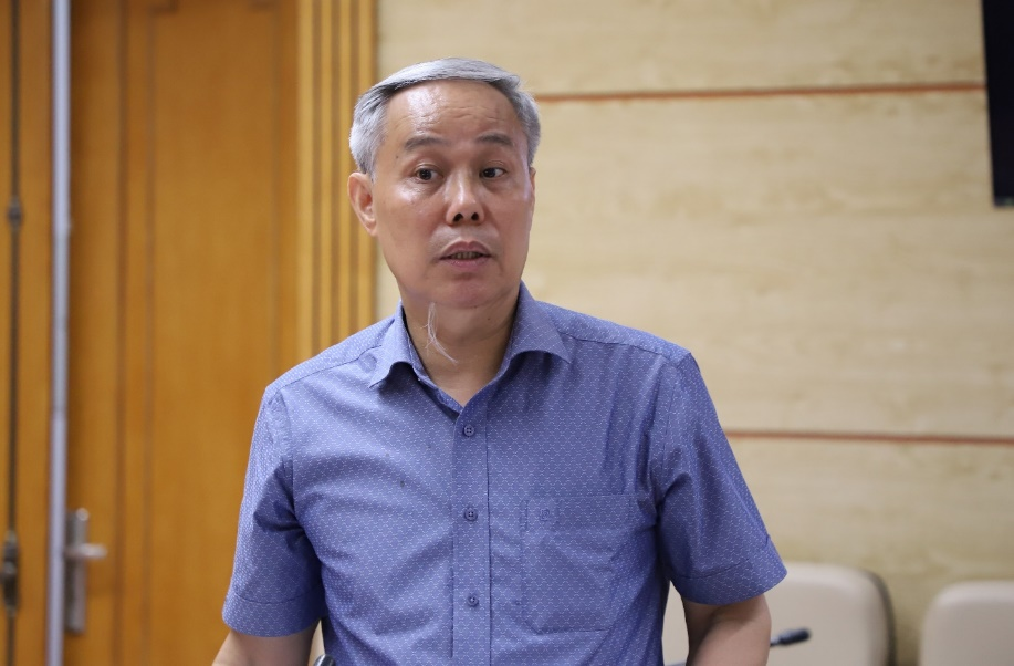 Ph&oacute; Cục trưởng Cục An to&agrave;n thực phẩm, Bộ Y tế Nguyễn H&ugrave;ng Long th&ocirc;ng tin về c&ocirc;ng t&aacute;c quản l&yacute; thực phẩm. Ảnh: MOH.