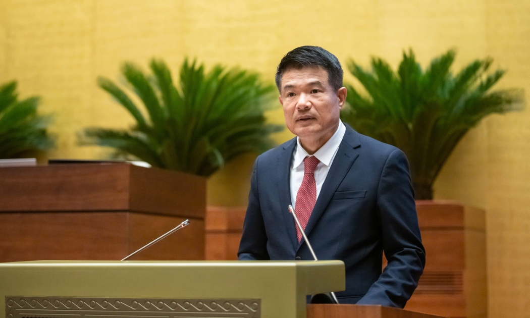 Viện trưởng Viện kiểm sát nhân dân tối cao Nguyễn Huy Tiến trình bày Tờ trình. Ảnh: Quochoi.vn