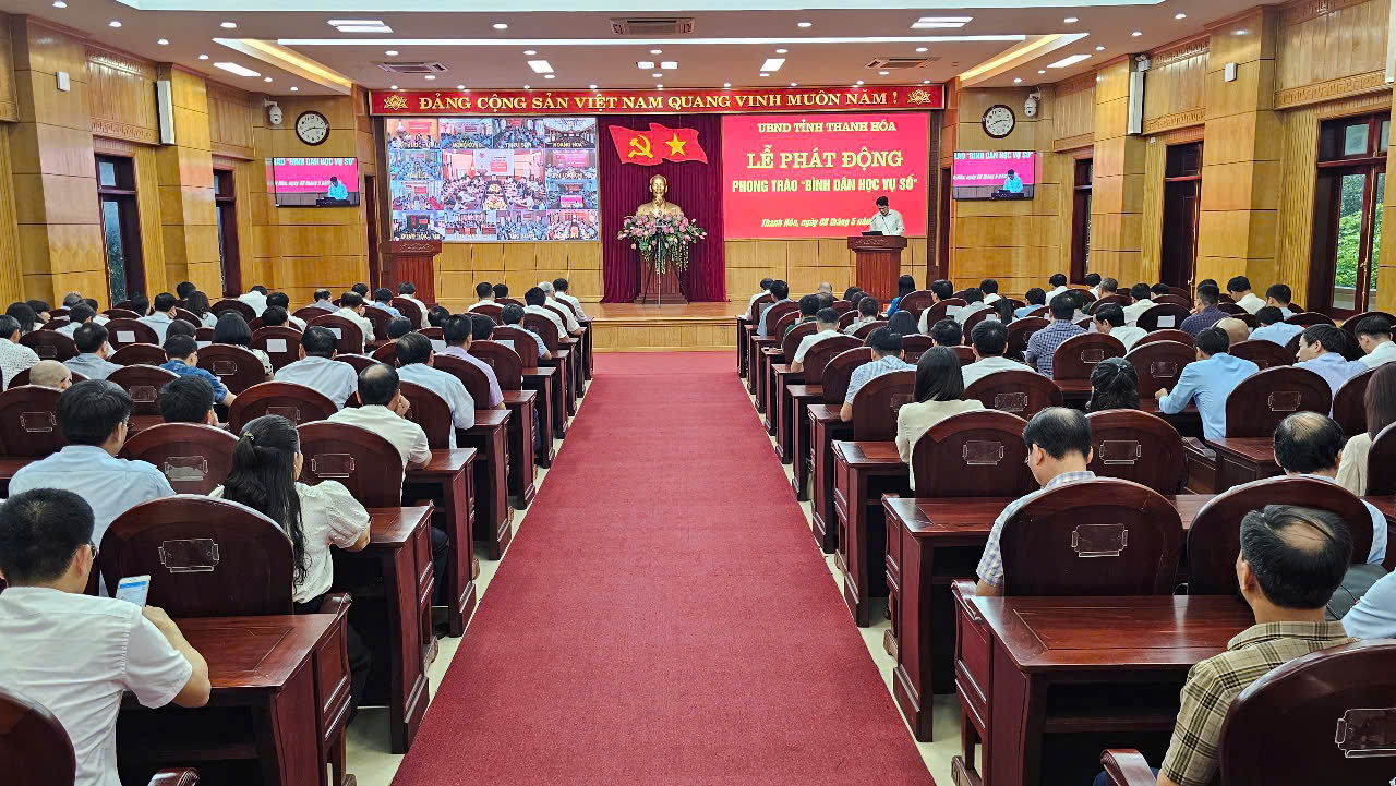 L&atilde;nh đạo tỉnh v&agrave; đại biểu dự tại điểm cầu Tỉnh ủy Thanh H&oacute;a