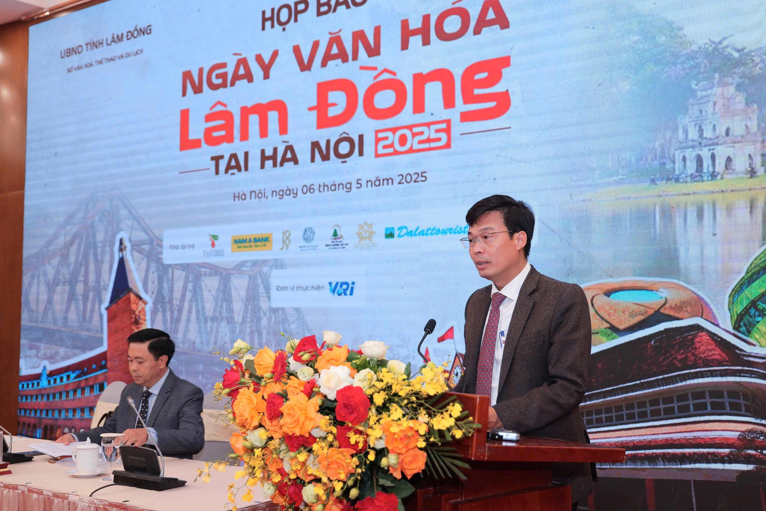 Ông Đinh Văn Tuấn, Phó Chủ tịch UBND tỉnh Lâm Đồng, Trưởng Ban Tổ chức “Ngày Văn hóa Lâm Đồng tại Hà Nội - năm 2025”  phát biểu tại buổi họp báo.