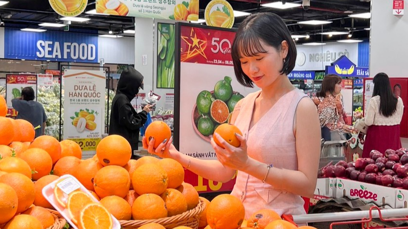 Một số hệ thống siêu thị giảm giá đến 50% các sản phẩm giải nhiệt mùa hè. 