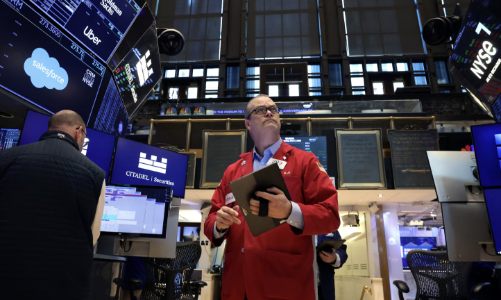 Lợi suất trái phiếu tăng tiếp tục gây áp lực lên chứng khoán Mỹ, giá dầu giảm vì tin OPEC