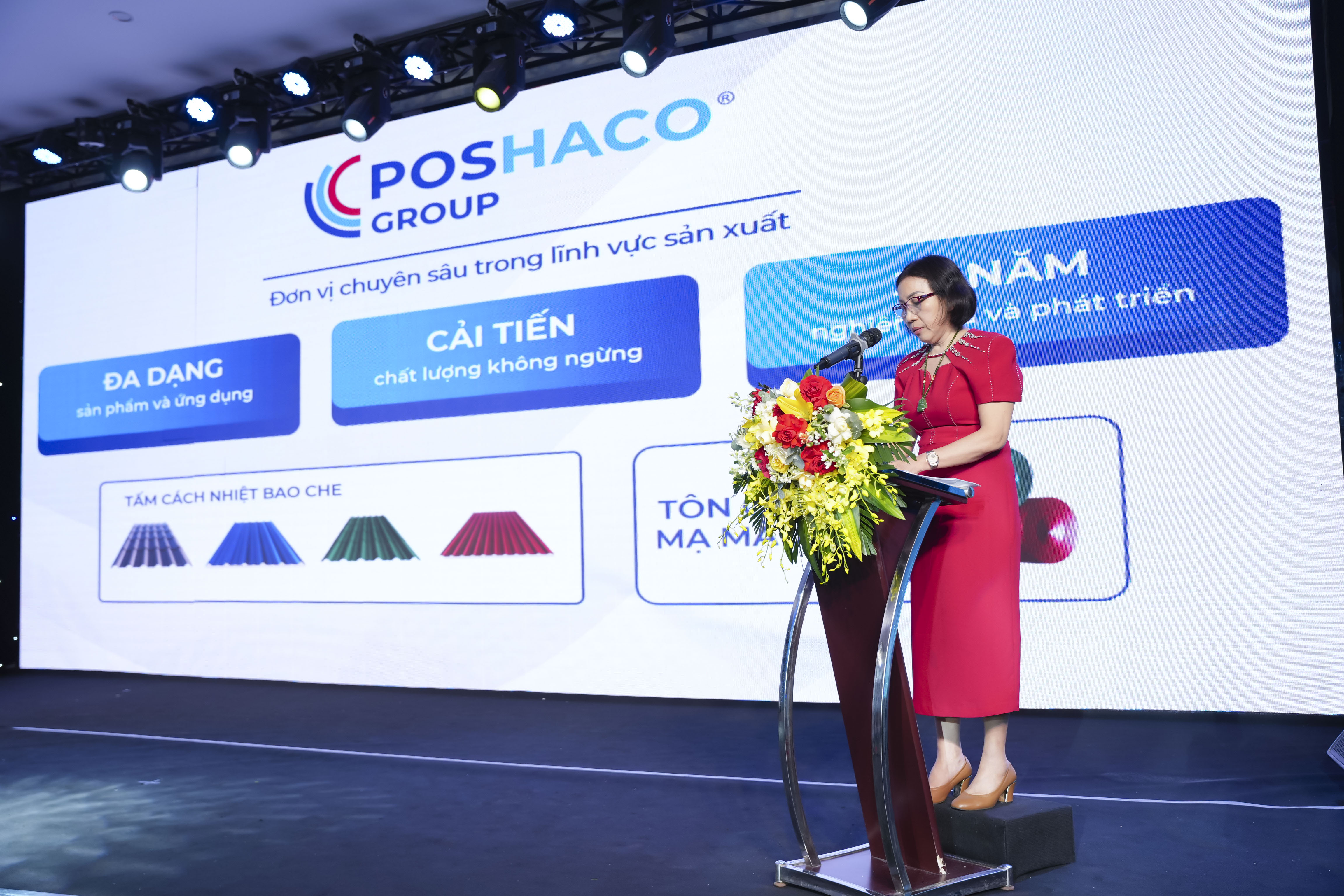 Bà Đào Thuý Hằng - Tổng giám đốc Tập đoàn Thép Poshaco chia sẻ về công nghệ mạ Glmag 3 thành phần Nhôm - Kẽm - Magie.