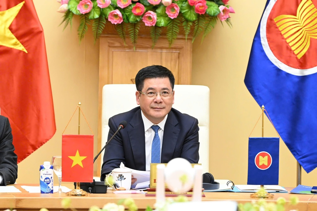 Bộ trưởng Bộ Công Thương Nguyễn Hồng Diên làm Trưởng đoàn.