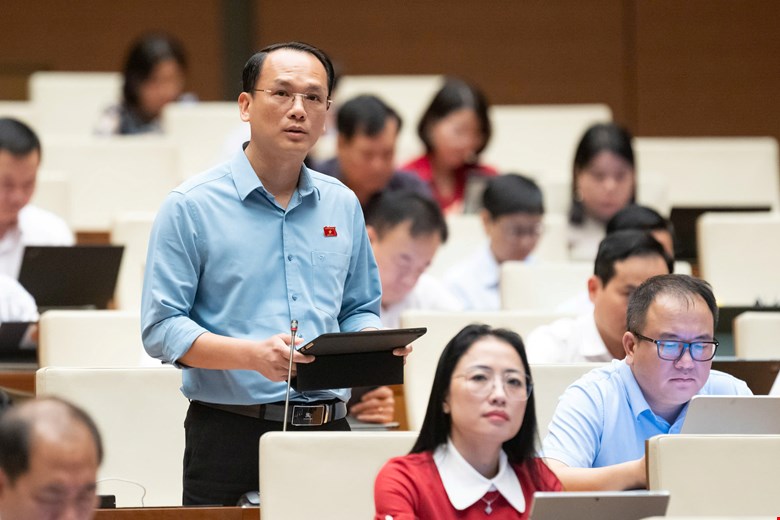 Đại biểu Lưu B&aacute; Mạc, đo&agrave;n Lạng Sơn, thảo luận chiều ng&agrave;y 9/5.